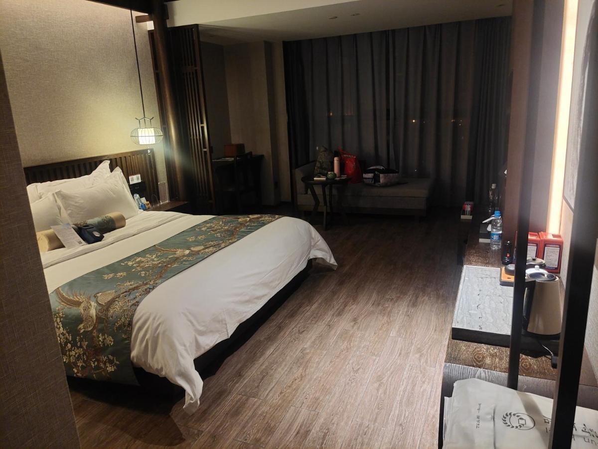 Marbella Express Hotel Manila Esterno foto